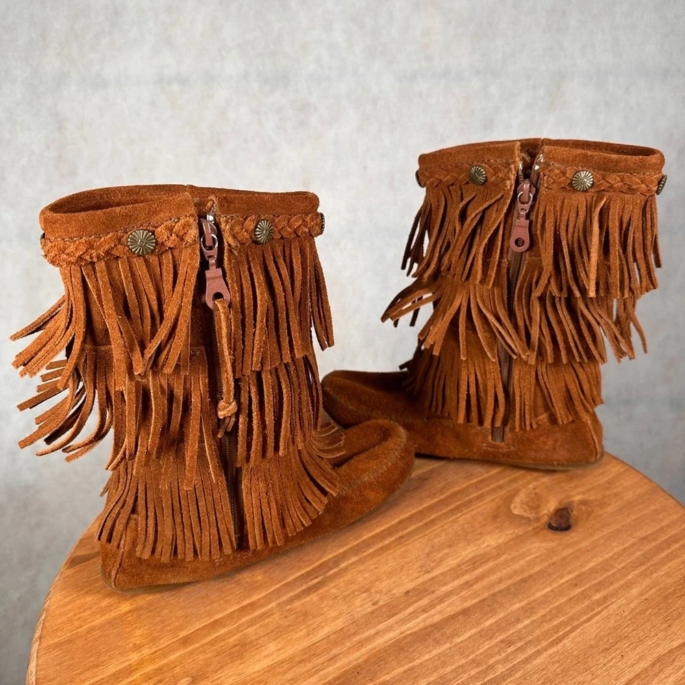 Minnetonka Fringe Boots Kids Size 3 Tan Suede 3-Layer Moccasin Good Condition 26